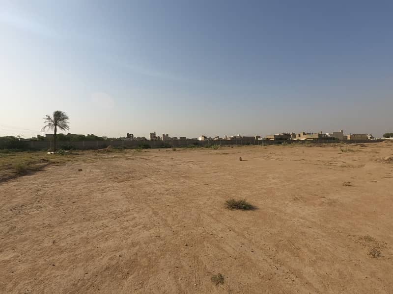 Get A Prime Location 120 Square Yards Residential Plot For sale In Arif Residency 4
