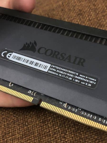 corsair dominator 16gb (3000mhz) 1