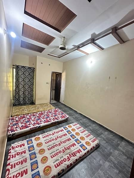 Luxury Rooms Boys Hostel Near kips Johar town UMT 4