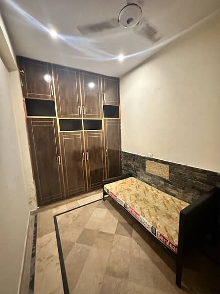 Luxury Rooms Boys Hostel Near kips Johar town UMT 6