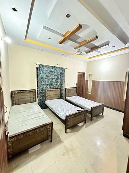 Luxury Rooms Boys Hostel Near kips Johar town UMT 7