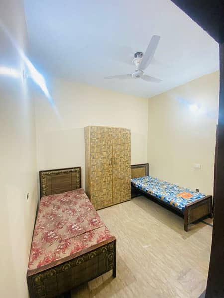 Luxury Rooms Boys Hostel Near kips Johar town UMT 9