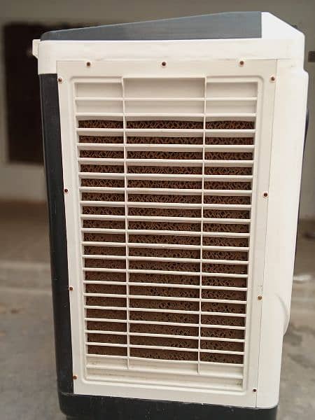 Air cooler with good condition. 3