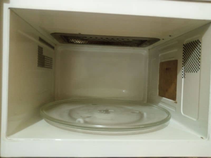 Microwave Oven with Grill 6