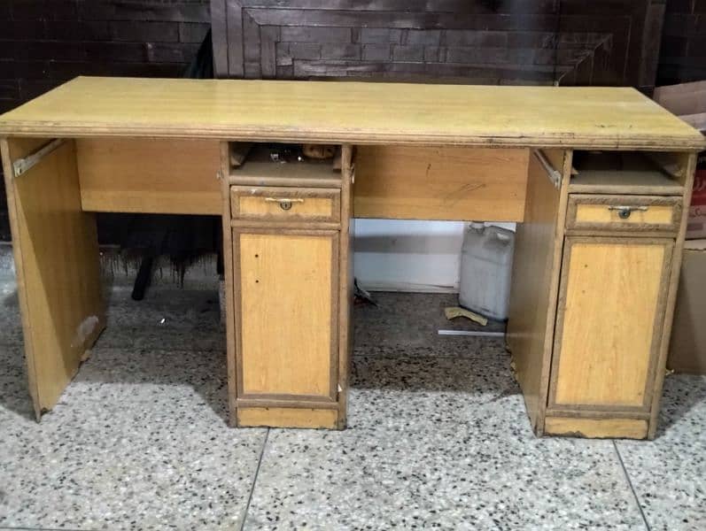 selling double computer table 2