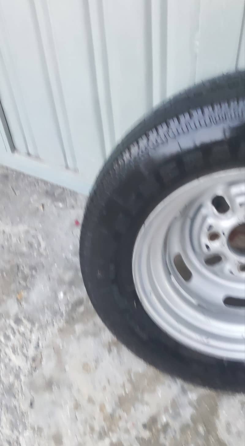 Single Tyre with Rim of Subuzi bolan 1
