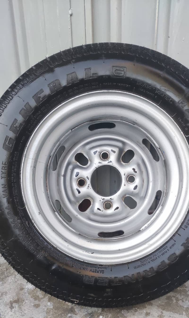 Single Tyre with Rim of Subuzi bolan 2