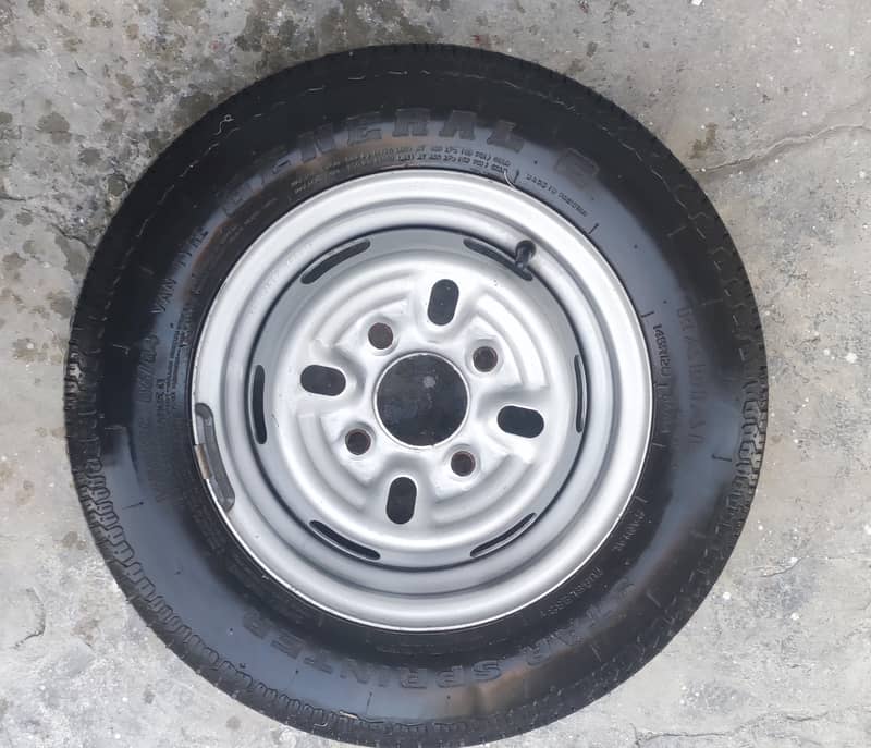 Single Tyre with Rim of Subuzi bolan 3