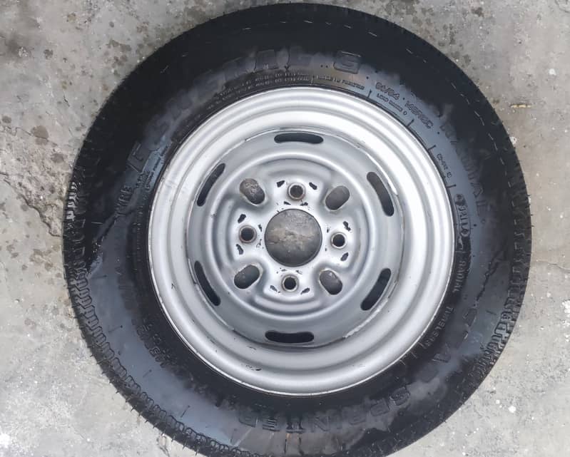 Single Tyre with Rim of Subuzi bolan 4