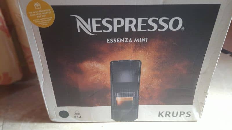 Nesspresso coffee maker in brand new condition 3