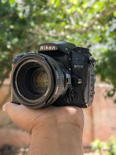 Nikon DSLR camera d7000 with 50mm 1.8 lens