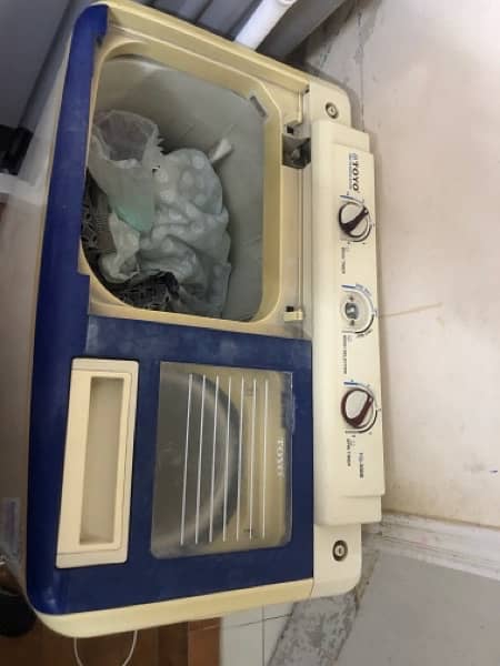 Toyo washing and drying machine 4