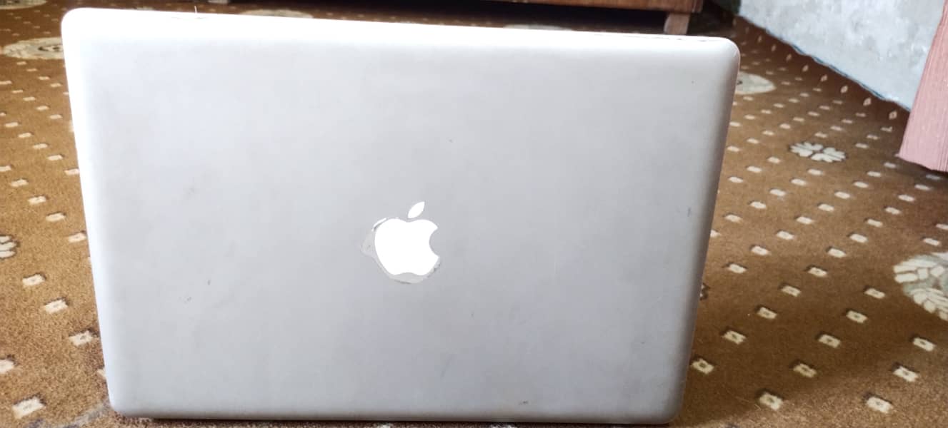 MacBook pro 2011 moled i7 very low price urgent for sale 4