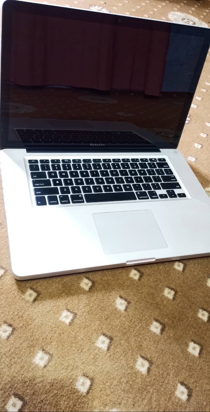 MacBook pro 2011 moled i7 very low price urgent for sale 5