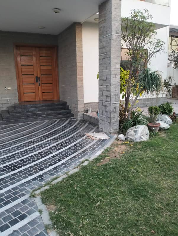 defence 1000 yards bungalow for rent with basement and pool 1