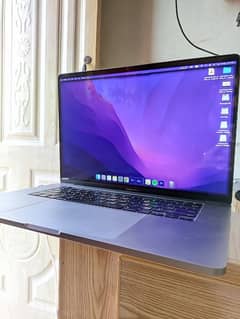 MacBook pro 16 inch 2019 - i7, 4gb card, 16gb ram, 512 ssd