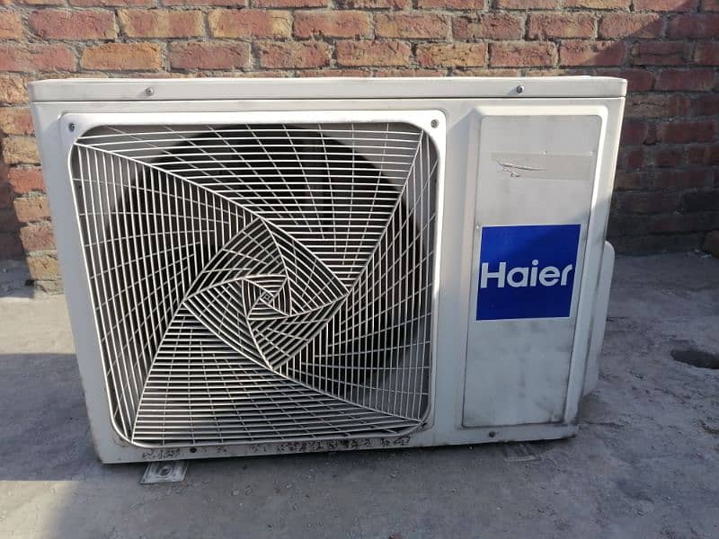 haier puri Dc inverter in off white color 4