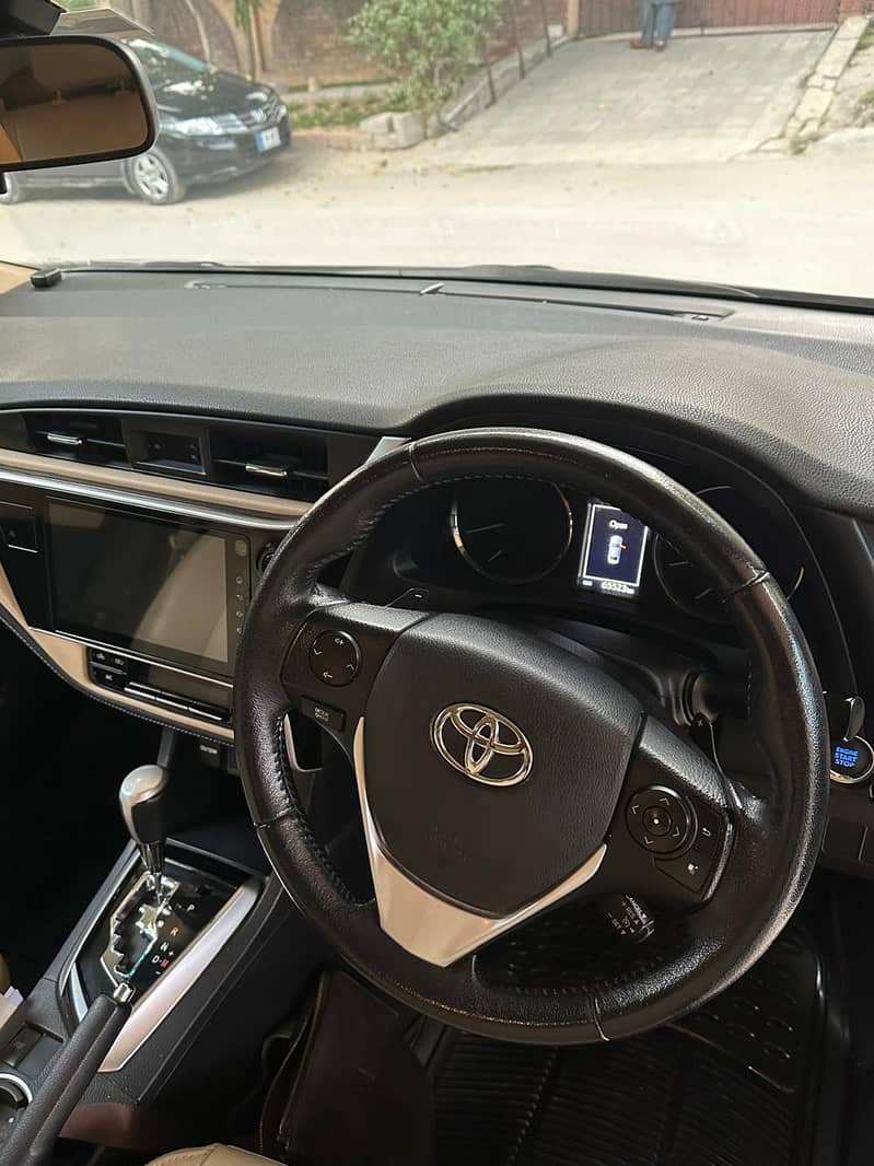 Toyota Corolla Altis Grande 1.8 CVT 2018 Model 2