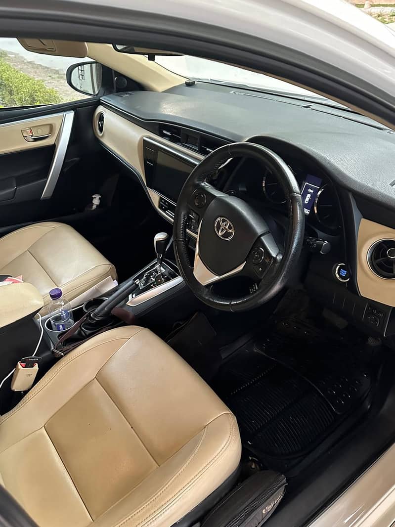 Toyota Corolla Altis Grande 1.8 CVT 2018 Model 3