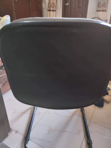 Ottoman Type Chair In Good Condition 2