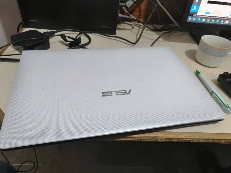 Asus x501a 4gb ram 500gb brand new came from korea 2