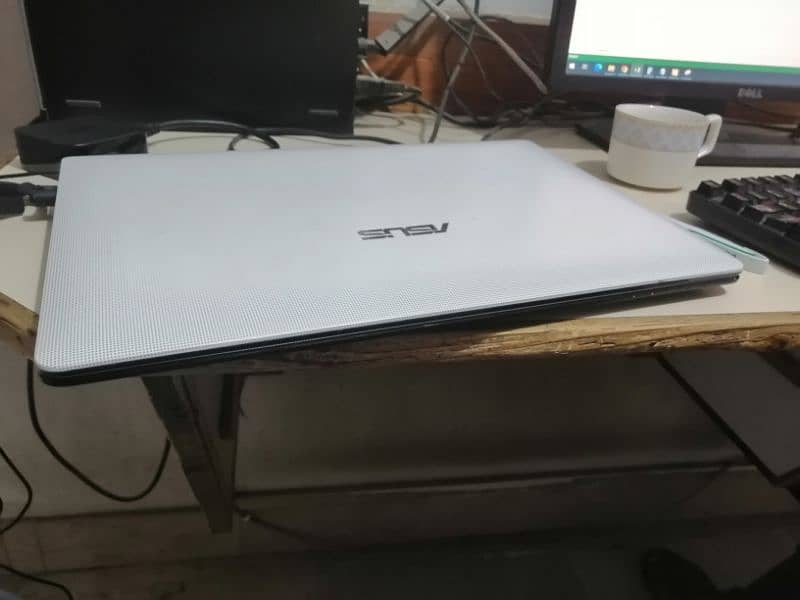 Asus x501a 4gb ram 500gb brand new came from korea 5
