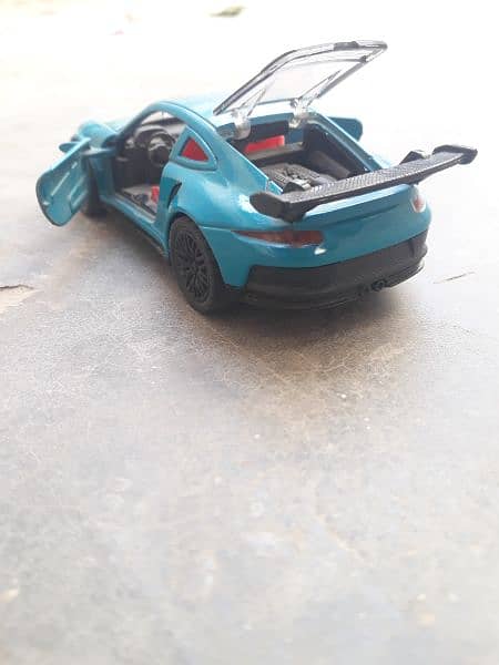 Porcshe 911 toy car in blue colour 3
