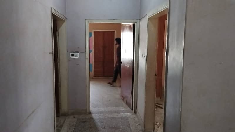 190 sqy Ground floor available for ren for commercial use at dhoraji colony 3
