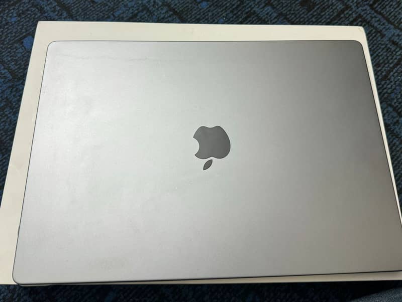 Apple MacBook M1 Max 16" - 32GB RAM, 1TB SSD 4