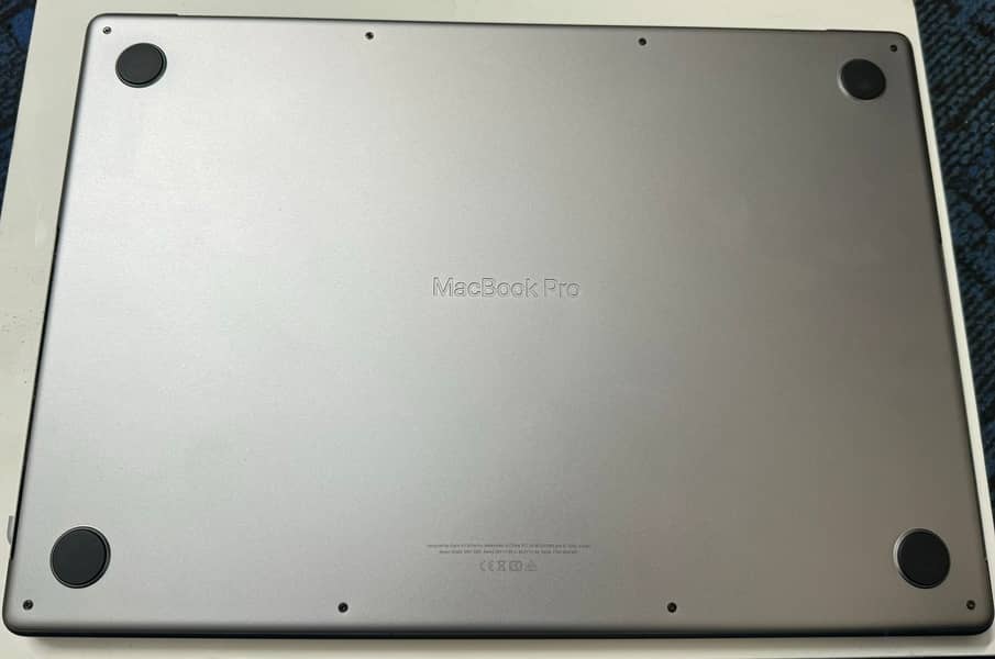 Apple MacBook M1 Max 16" - 32GB RAM, 1TB SSD 3
