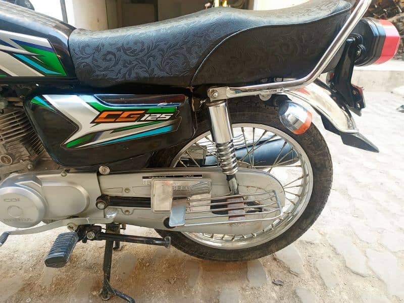for sell bike Honda 125 demand 180k 22 bata 23 nambre laga huwa hai 1