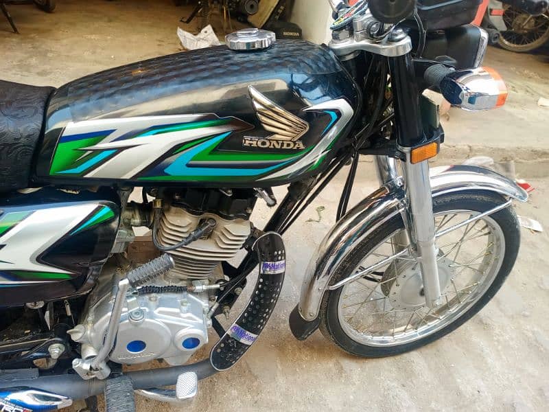 for sell bike Honda 125 demand 180k 22 bata 23 nambre laga huwa hai 2