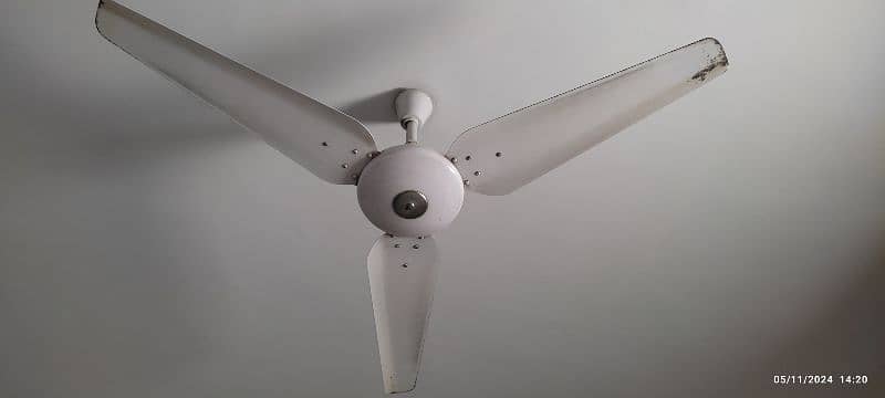4 Working Ceiling Fans for Sale 5