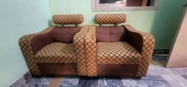 sofa set hai 3 wala aik sofa hai or aik wale 2
