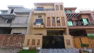 Prominently-Located House Available In Bismillah Housing Scheme - Block B For Sale
