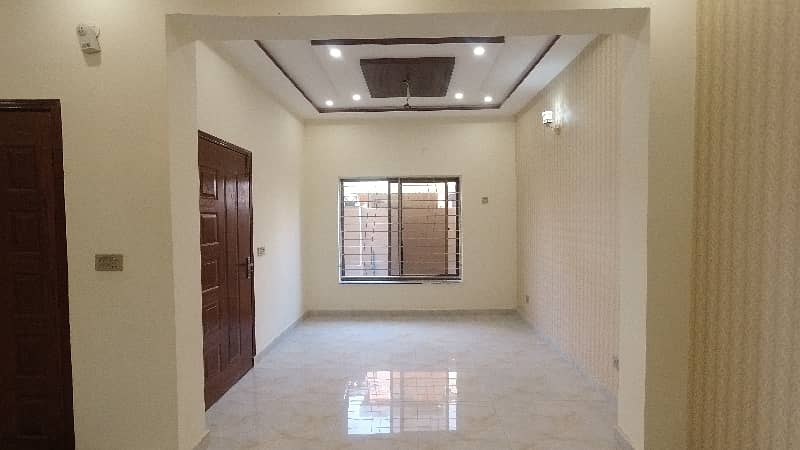 Prominently-Located House Available In Bismillah Housing Scheme - Block B For Sale 6