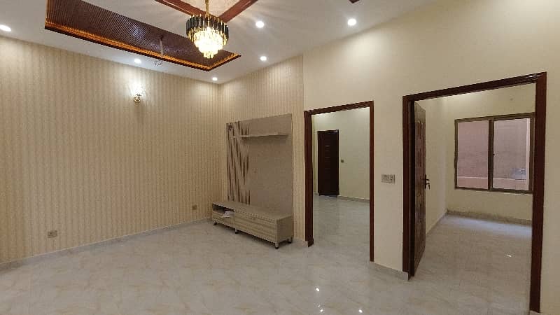 Prominently-Located House Available In Bismillah Housing Scheme - Block B For Sale 8
