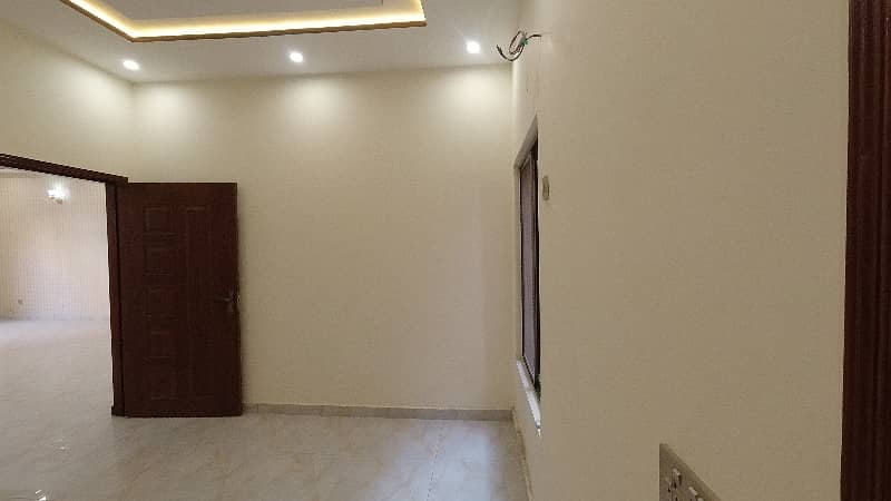 Prominently-Located House Available In Bismillah Housing Scheme - Block B For Sale 11