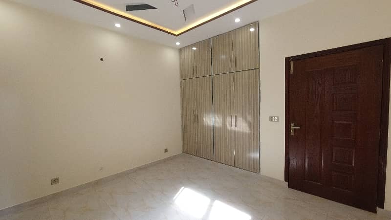 Prominently-Located House Available In Bismillah Housing Scheme - Block B For Sale 19