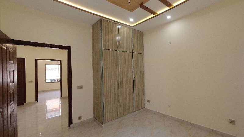 Prominently-Located House Available In Bismillah Housing Scheme - Block B For Sale 24