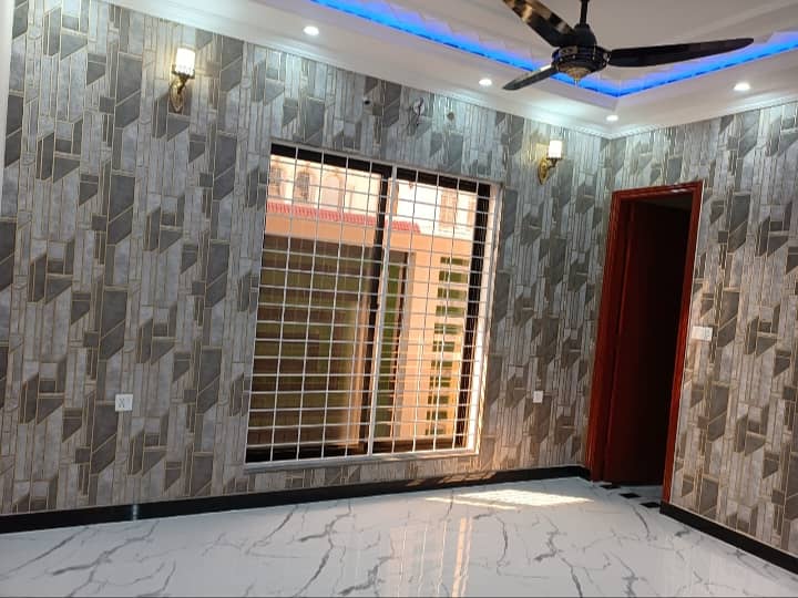 10 Marla Corner Beautiful Design Half Triple Storey House for Sale in Bismillah Housing Society Lahore. 18