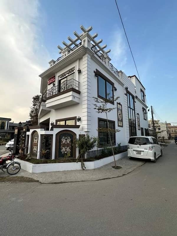 8.75 Marla Cornor Beautiful Design House For Sale In Bismillah Housing Society Lahore. Price Will Be Negotiable For Interested Clients. 2