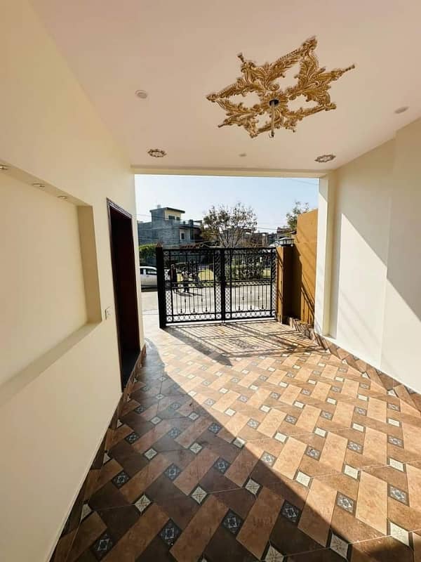 5 Marla Facing Park Double Storey Beautiful Design House For Sale in Bismillah Housing Society Lahore. 11
