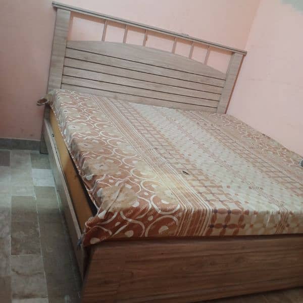 i am selling this double bed neat and clean condition 2