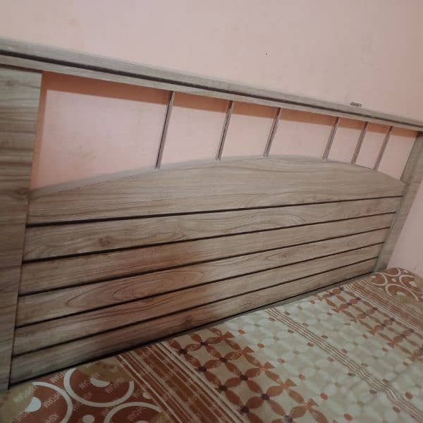 i am selling this double bed neat and clean condition 3