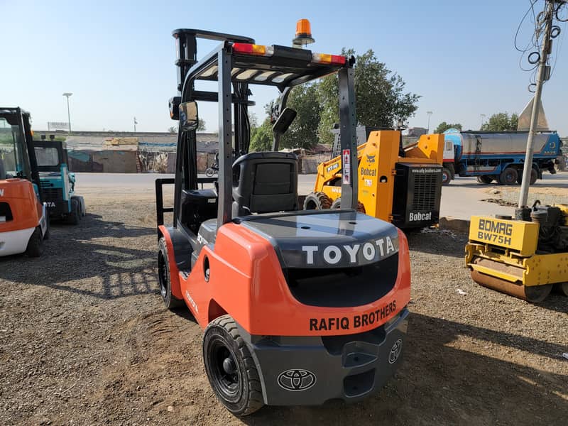 TOYOTA 3 Ton Forklift Lifter Forklifter for Sale in Karachi Pakistan 2