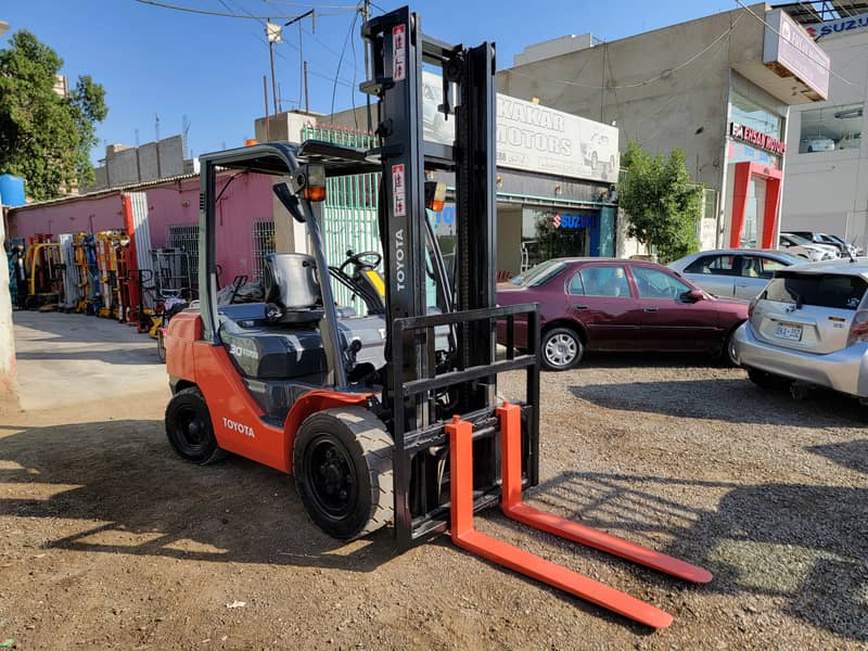 TOYOTA 3 Ton Forklift Lifter Forklifter for Sale in Karachi Pakistan 4