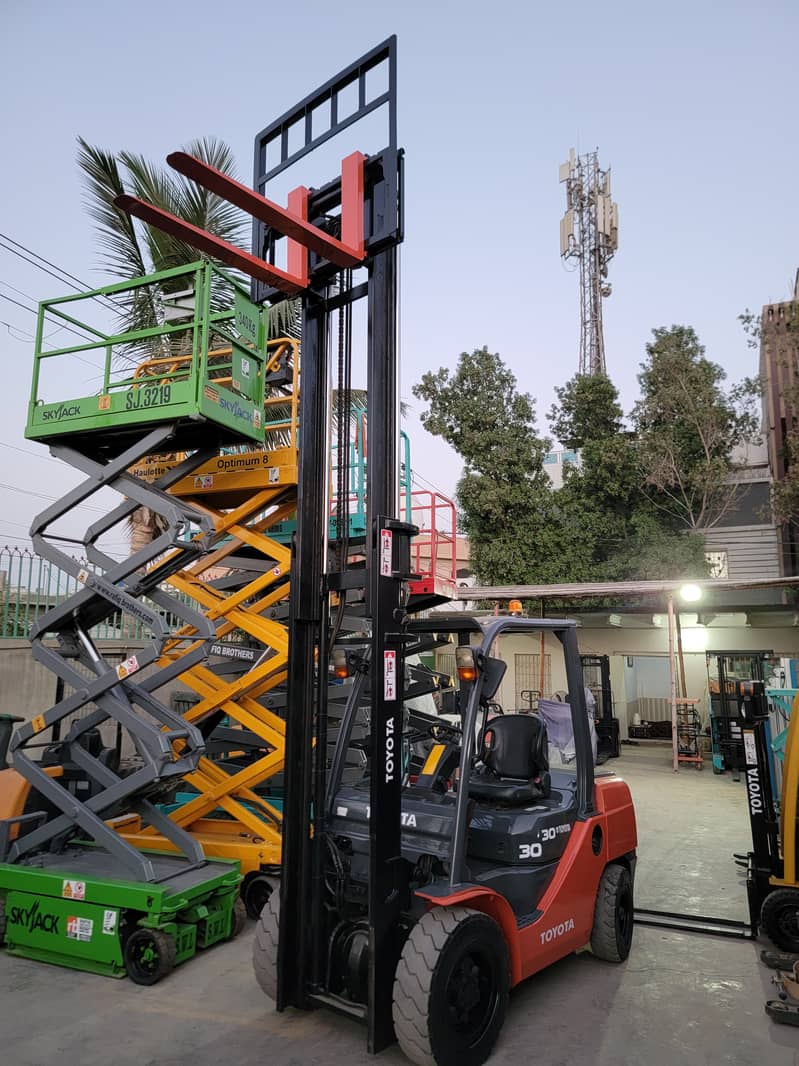 TOYOTA 3 Ton Forklift Lifter Forklifter for Sale in Karachi Pakistan 7