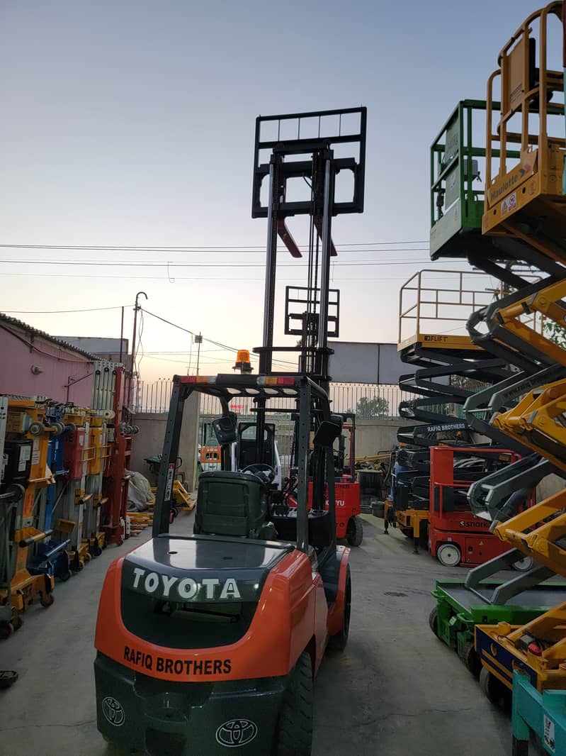 TOYOTA 3 Ton Forklift Lifter Forklifter for Sale in Karachi Pakistan 9