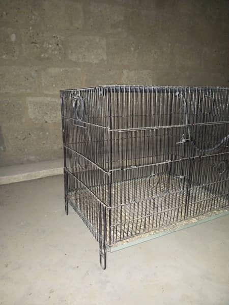 2 partition cage in good condition 1